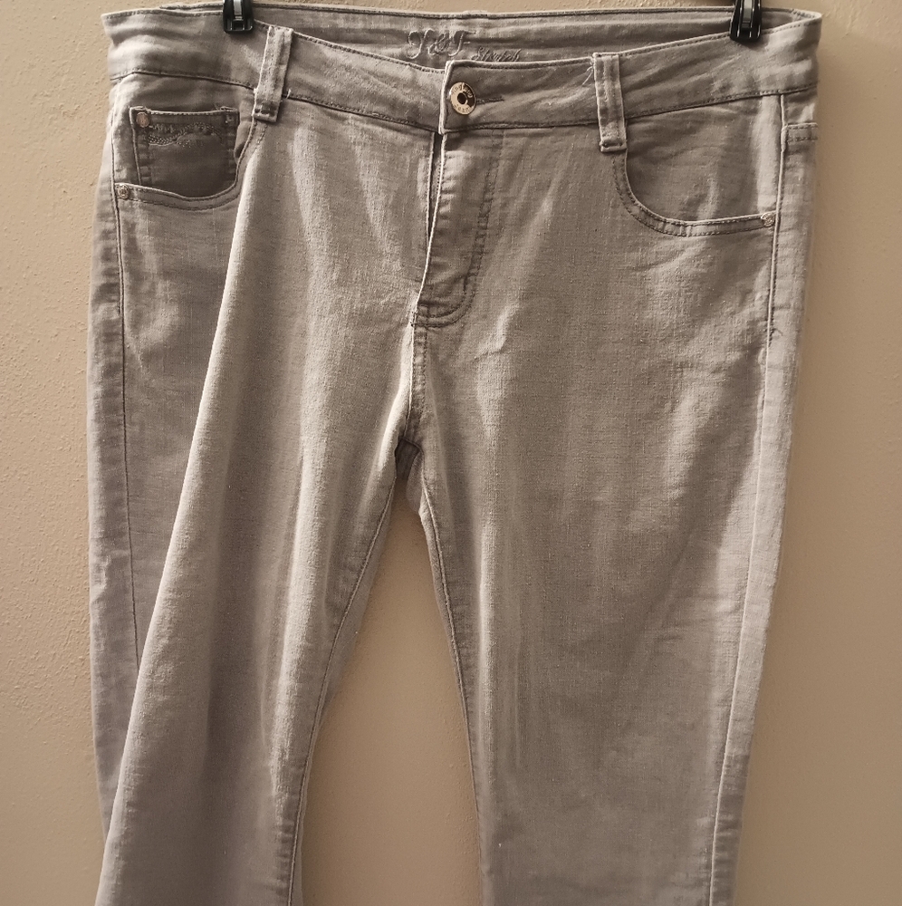Grey Capri jeans